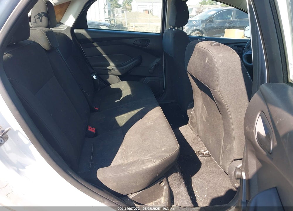 2017 FORD FOCUS VIN: 1FADP3E28HL319820