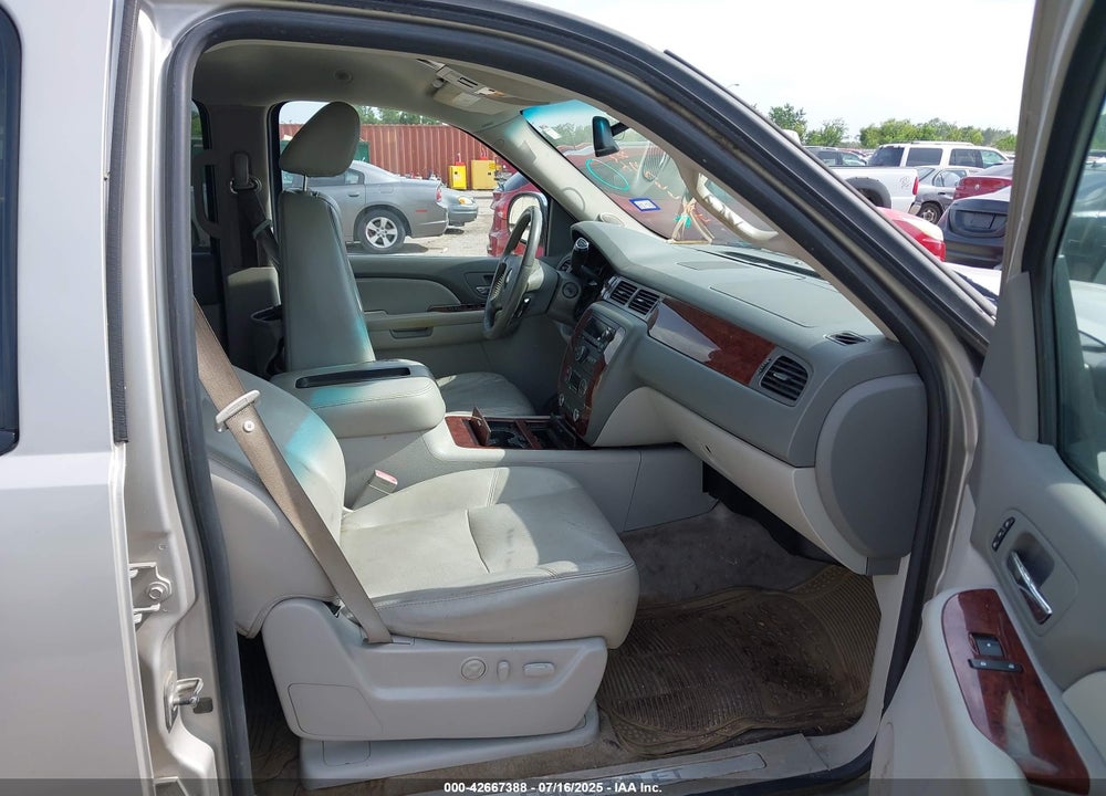 2009 CHEVROLET TAHOE VIN: 1GNFC33009R217272