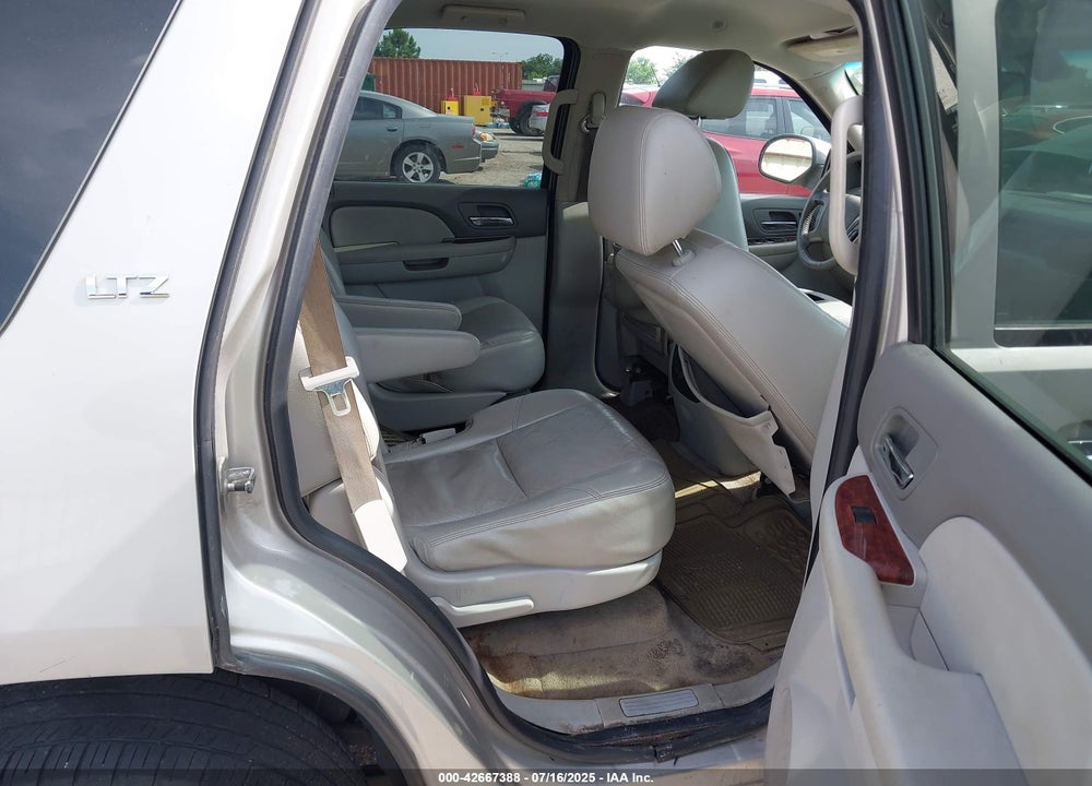 2009 CHEVROLET TAHOE VIN: 1GNFC33009R217272
