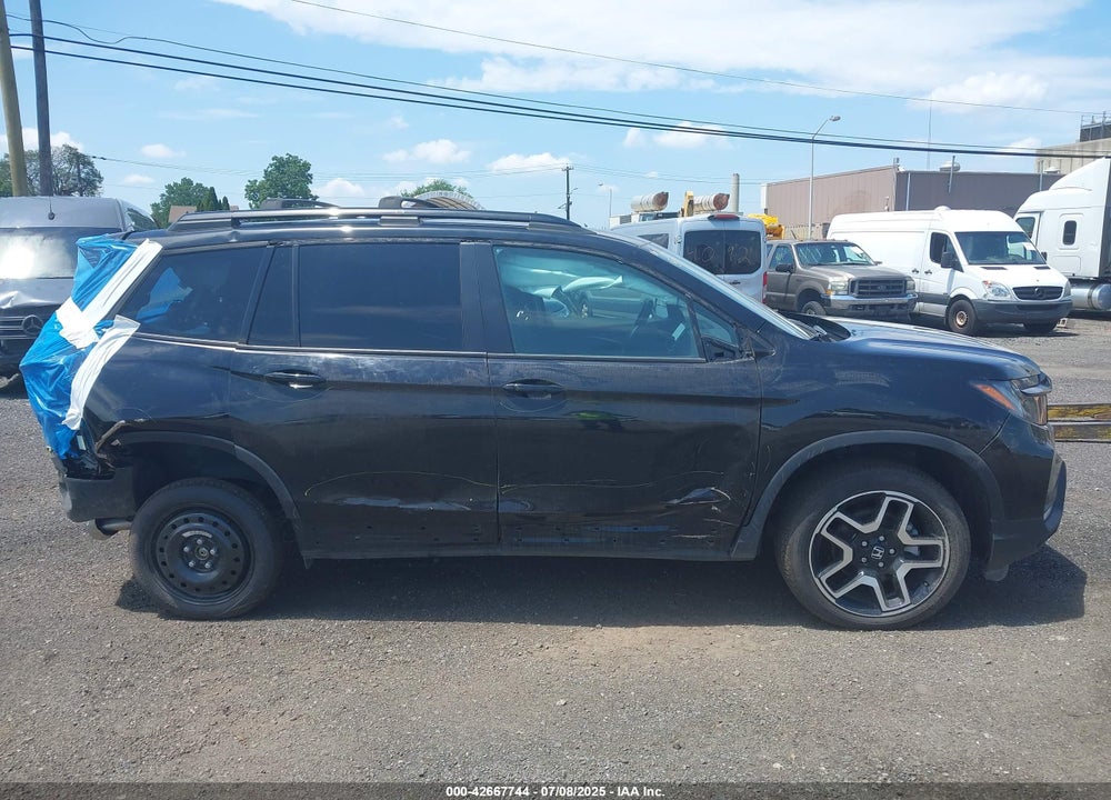 2023 HONDA PASSPORT VIN: 5FNYF8H01PB030270