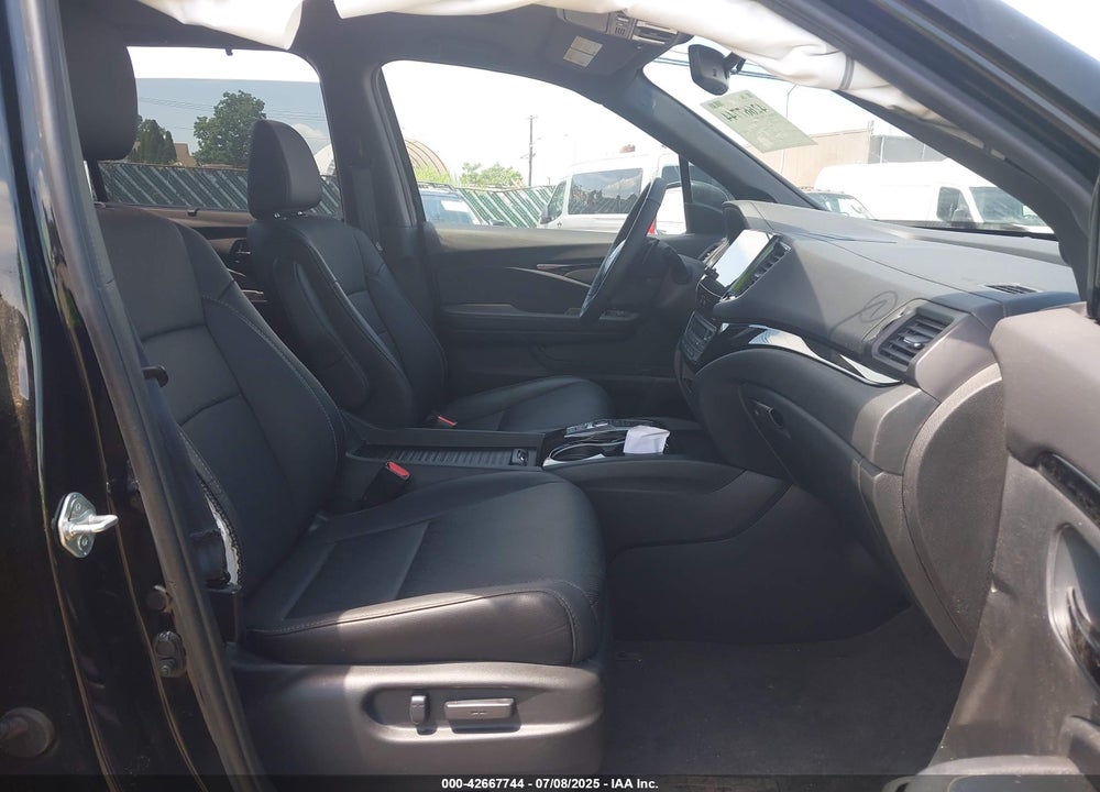 2023 HONDA PASSPORT VIN: 5FNYF8H01PB030270