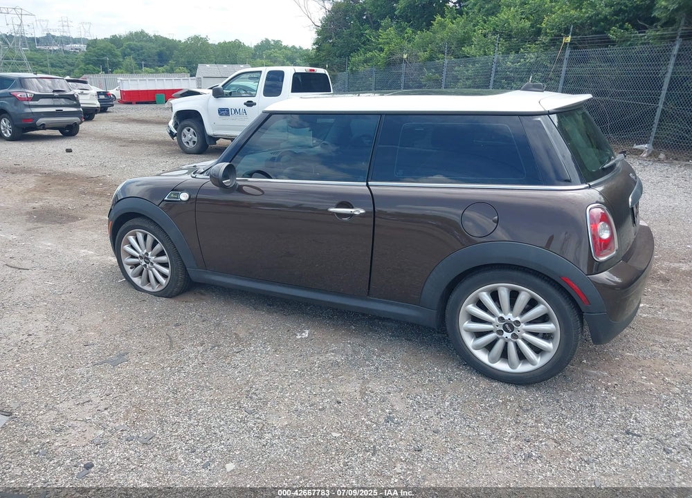 2010 MINI COOPER VIN: WMWMF3C55ATZ23127