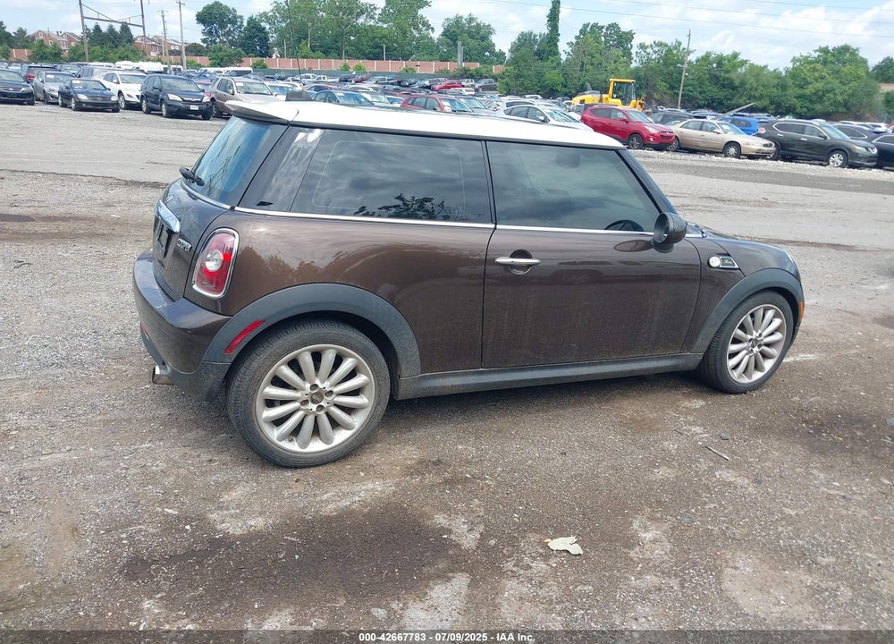2010 MINI COOPER VIN: WMWMF3C55ATZ23127