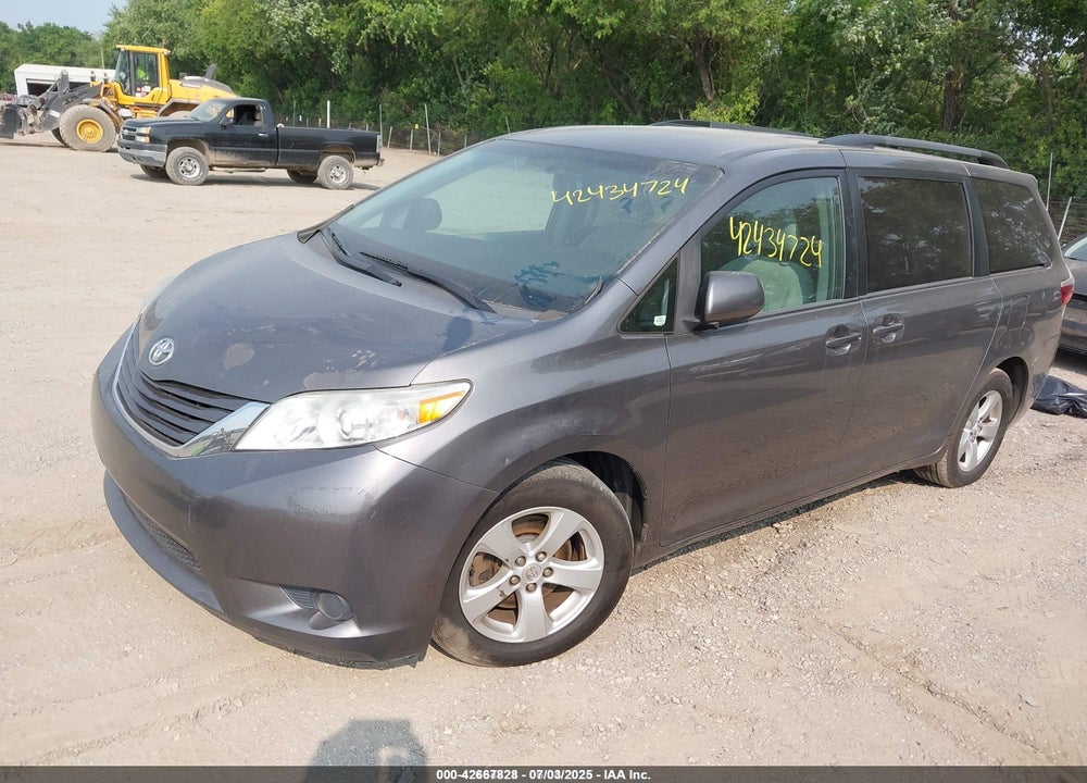 2017 TOYOTA SIENNA LE 8 PASSENGER VIN: 5TDKZ3DC5HS806235