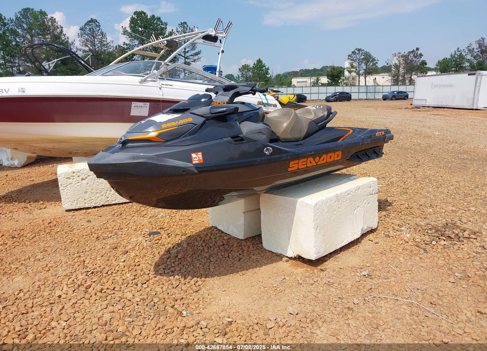 2021 SEADOO GTX-300 LIMITED VIN: YDV31353L021