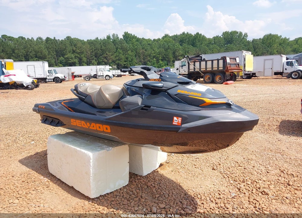 2021 SEADOO GTX-300 LIMITED VIN: YDV31353L021