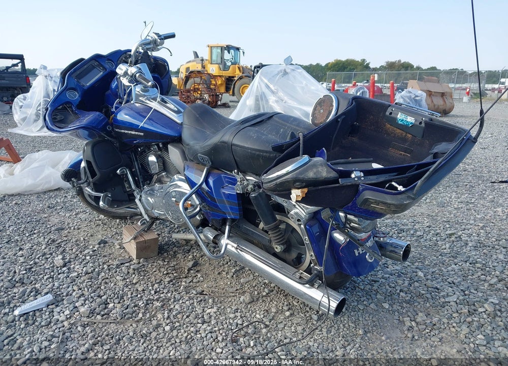 2015 HARLEY-DAVIDSON FLTRUSE CVO ROAD GLIDE VIN: 1HD1TAN10FB962510
