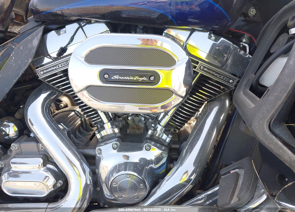 2015 HARLEY-DAVIDSON FLTRUSE CVO ROAD GLIDE VIN: 1HD1TAN10FB962510