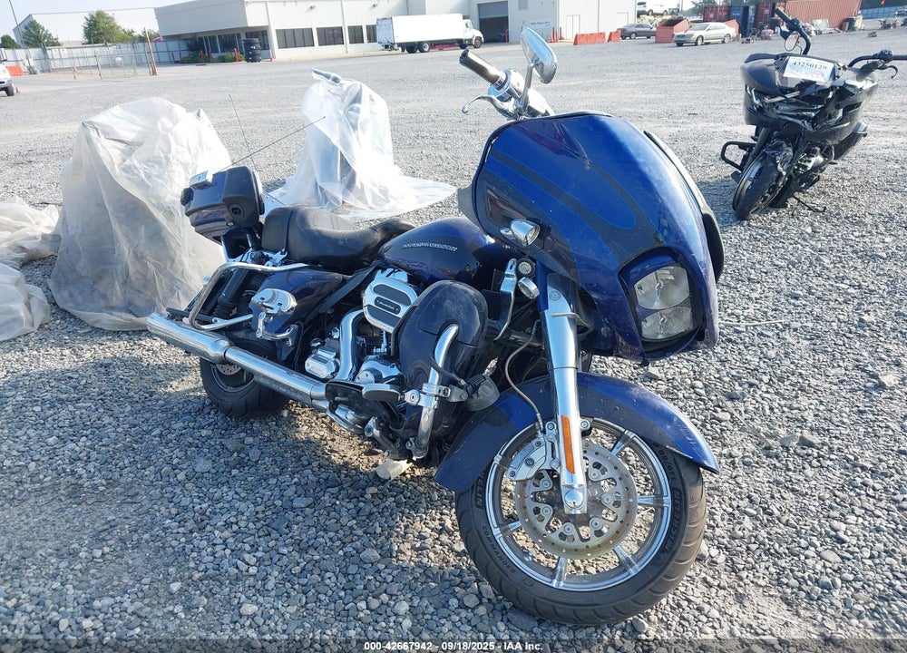 2015 HARLEY-DAVIDSON FLTRUSE CVO ROAD GLIDE VIN: 1HD1TAN10FB962510