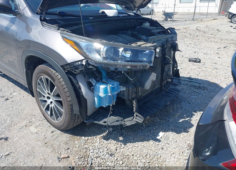 2018 TOYOTA HIGHLANDER VIN: 5TDJZRFH1JS895847
