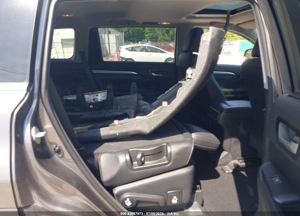 2018 TOYOTA HIGHLANDER VIN: 5TDJZRFH1JS895847