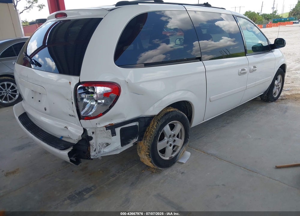 2005 DODGE GRAND CARAVAN SXT VIN: 2D4GP44L85R476597