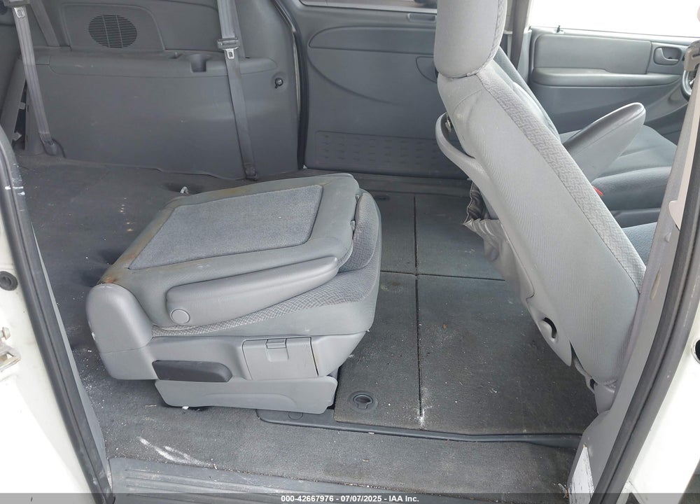 2005 DODGE GRAND CARAVAN SXT VIN: 2D4GP44L85R476597