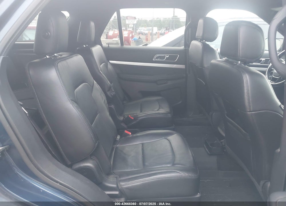 2017 FORD EXPLORER XLT VIN: 1FM5K8D83HGC53584