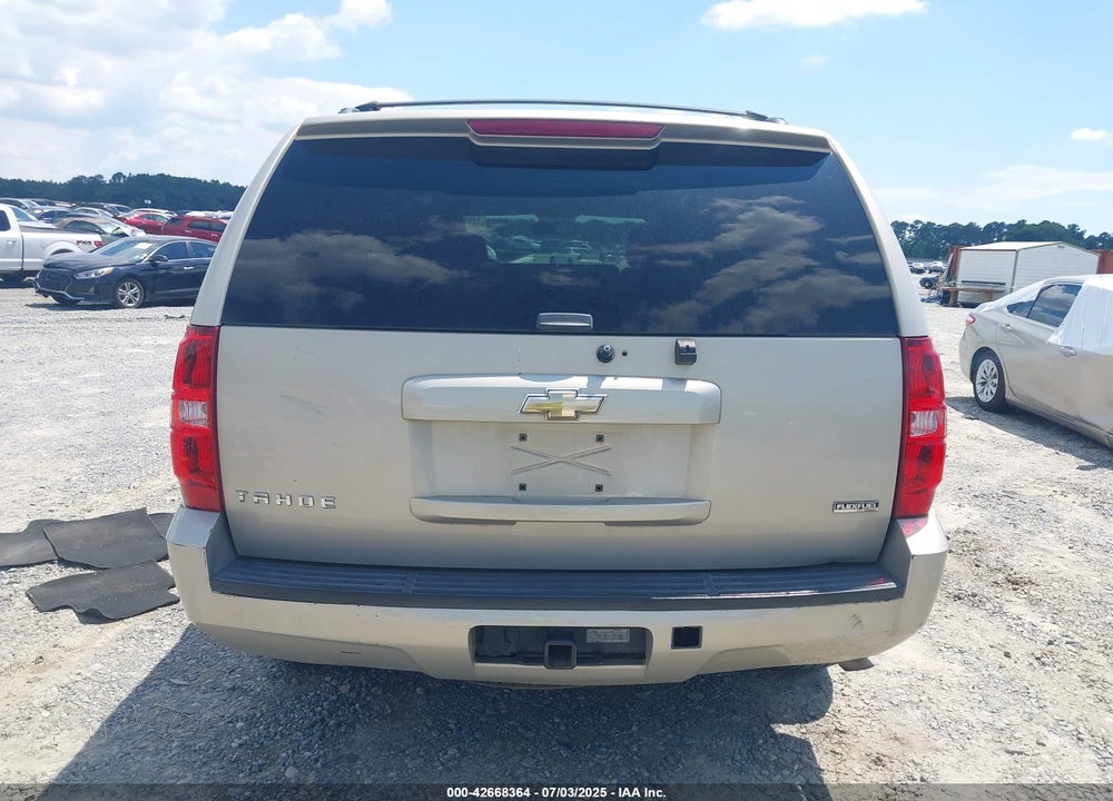 2011 CHEVROLET TAHOE LS VIN: 1GNSCAE04BR202828