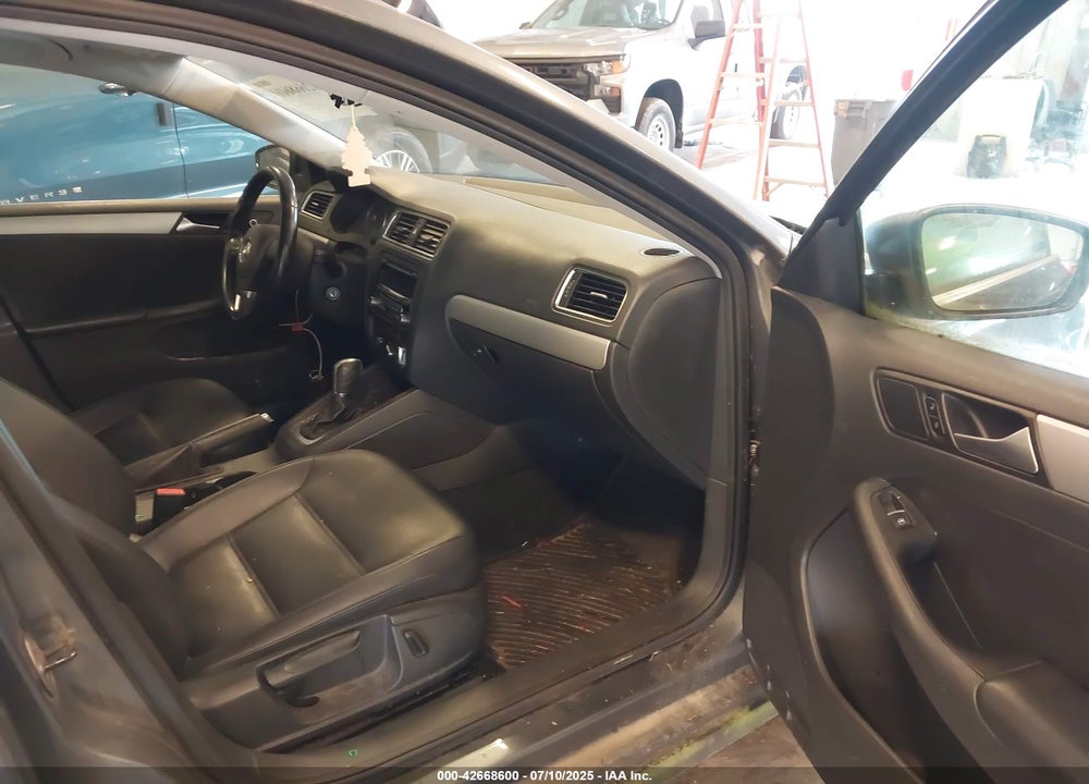 2014 VOLKSWAGEN JETTA VIN: 3VWD07AJ2EM400385