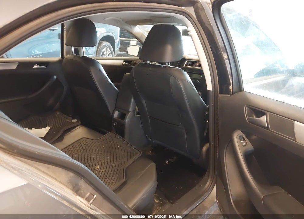 2014 VOLKSWAGEN JETTA VIN: 3VWD07AJ2EM400385