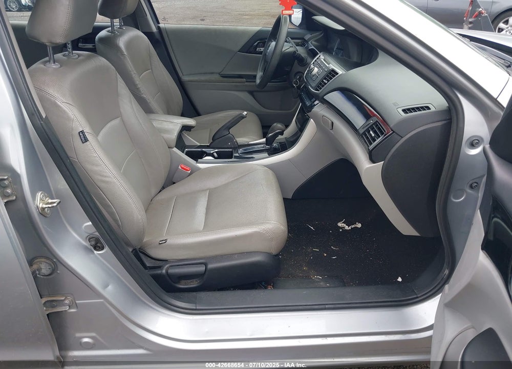 2017 HONDA ACCORD VIN: 1HGCR2F32HA163398