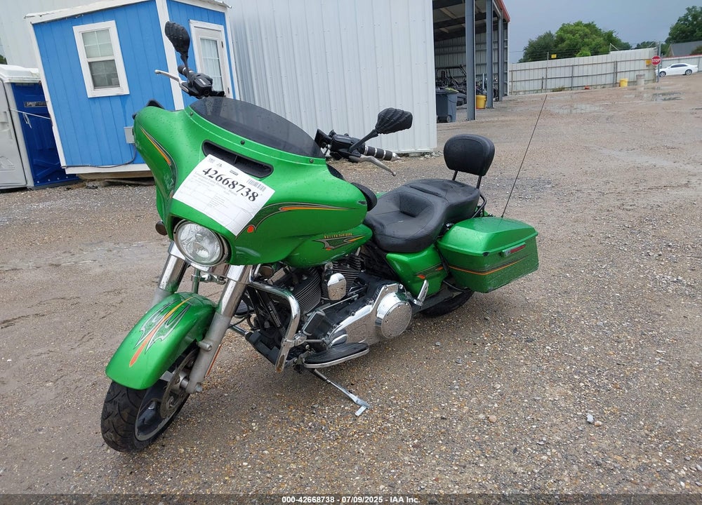 2015 HARLEY-DAVIDSON FLHX STREET GLIDE VIN: 1HD1KBM12FB630692