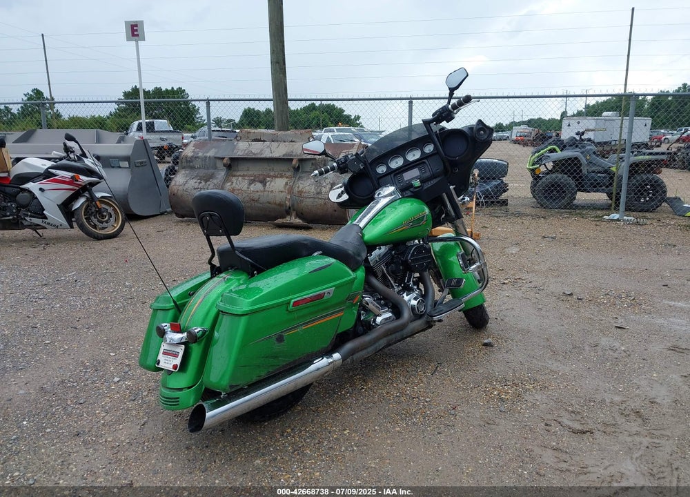 2015 HARLEY-DAVIDSON FLHX STREET GLIDE VIN: 1HD1KBM12FB630692
