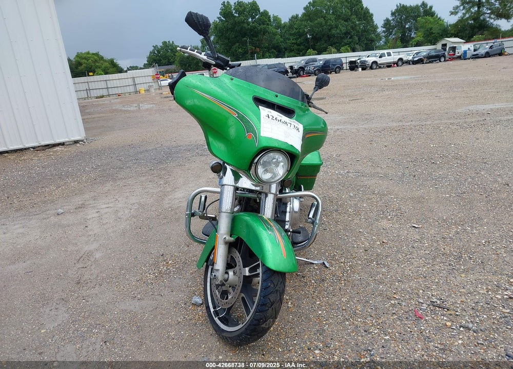 2015 HARLEY-DAVIDSON FLHX STREET GLIDE VIN: 1HD1KBM12FB630692