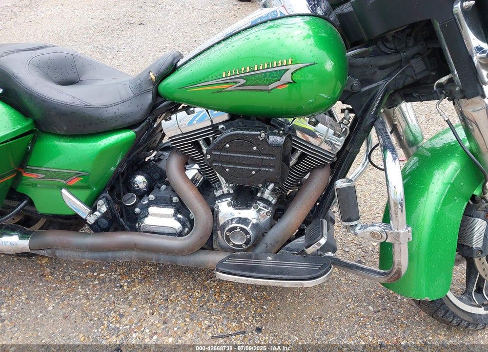 2015 HARLEY-DAVIDSON FLHX STREET GLIDE VIN: 1HD1KBM12FB630692