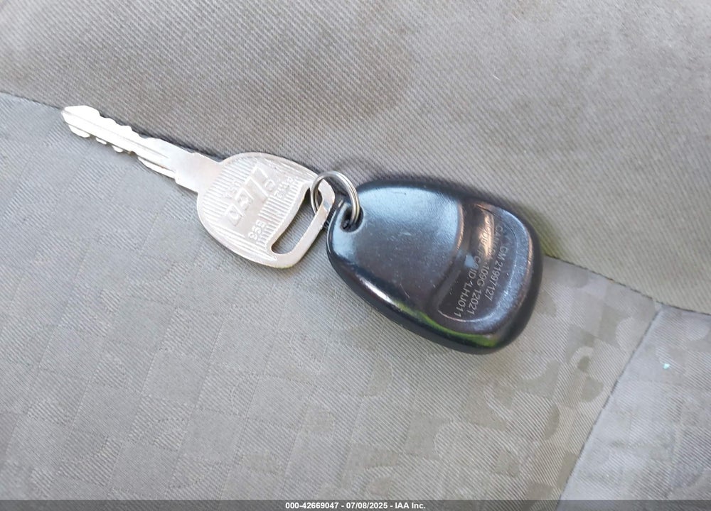 2005 SATURN VUE 4 CYL VIN: 5GZCZ33D45S844622