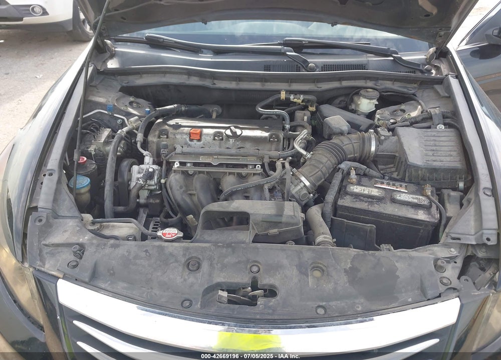 2011 HONDA ACCORD VIN: 1HGCP2F69BA132611