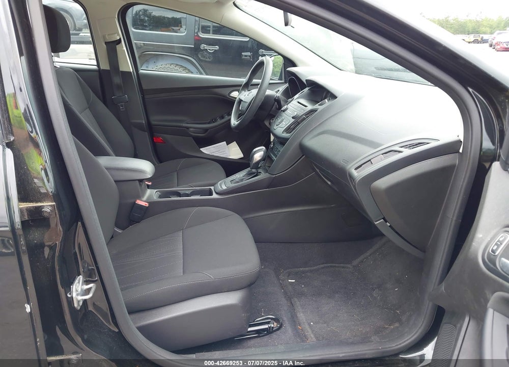 2015 FORD FOCUS SE VIN: 1FADP3K28FL344265