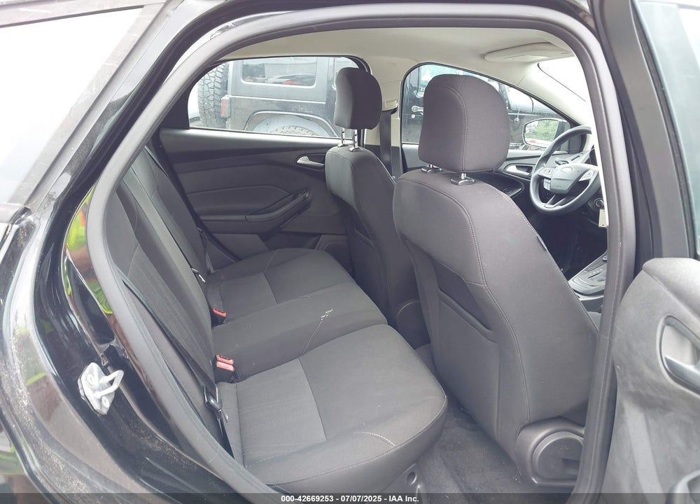 2015 FORD FOCUS SE VIN: 1FADP3K28FL344265