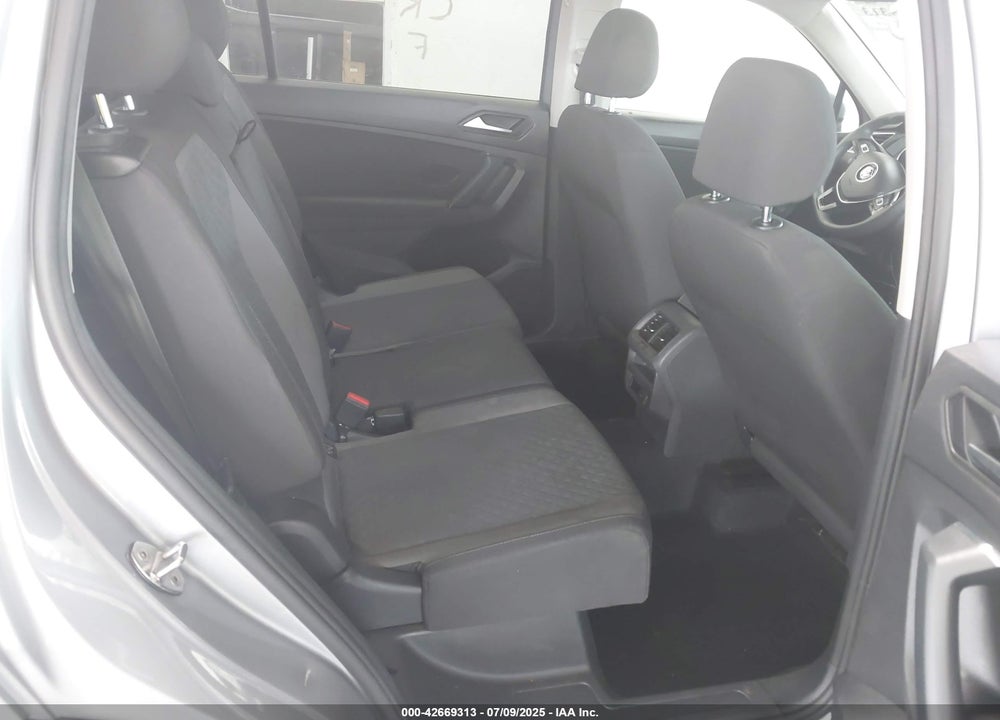 2019 VOLKSWAGEN TIGUAN VIN: 3VV1B7AX6KM189497