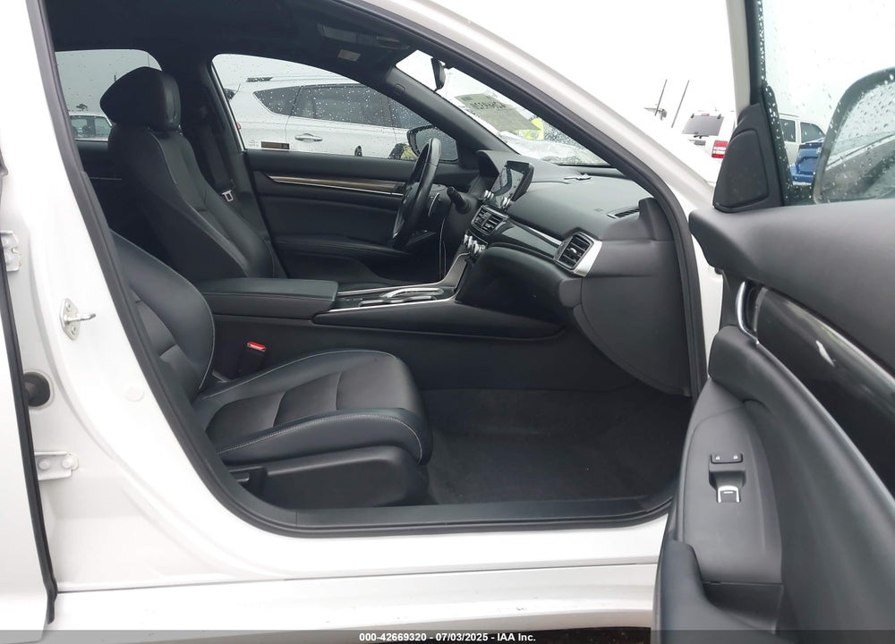 2018 HONDA ACCORD VIN: 1HGCV2F3XJA003206
