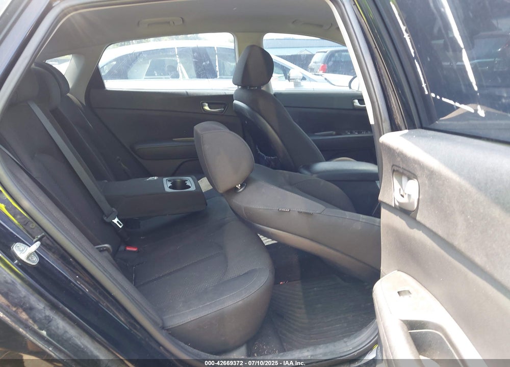 2016 KIA OPTIMA VIN: 5XXGT4L38GG102755