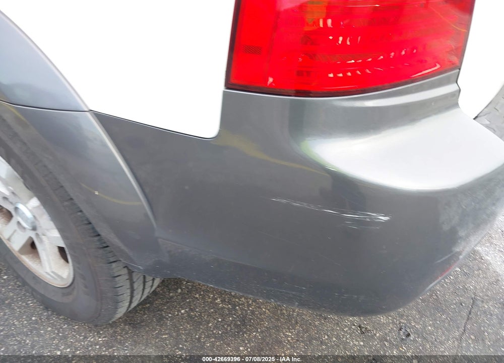 2007 KIA SORENTO VIN: KNDJD736475666082