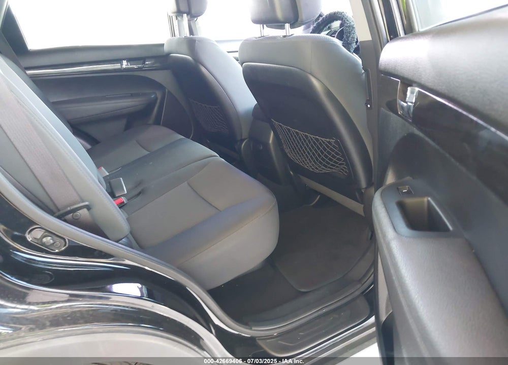 2012 KIA SORENTO VIN: 5XYKT3A68CG267079