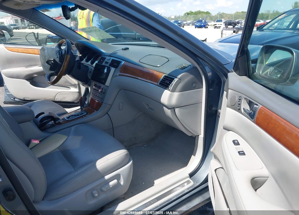 2005 LEXUS ES 330 VIN: JTHBA30G155105711