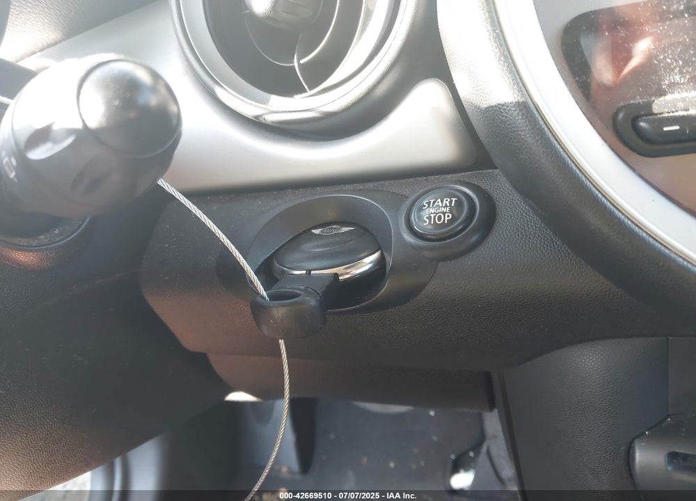 2013 MINI COOPER VIN: WMWSU3C5XDT687396