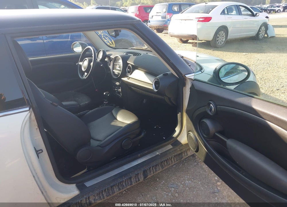 2013 MINI COOPER VIN: WMWSU3C5XDT687396