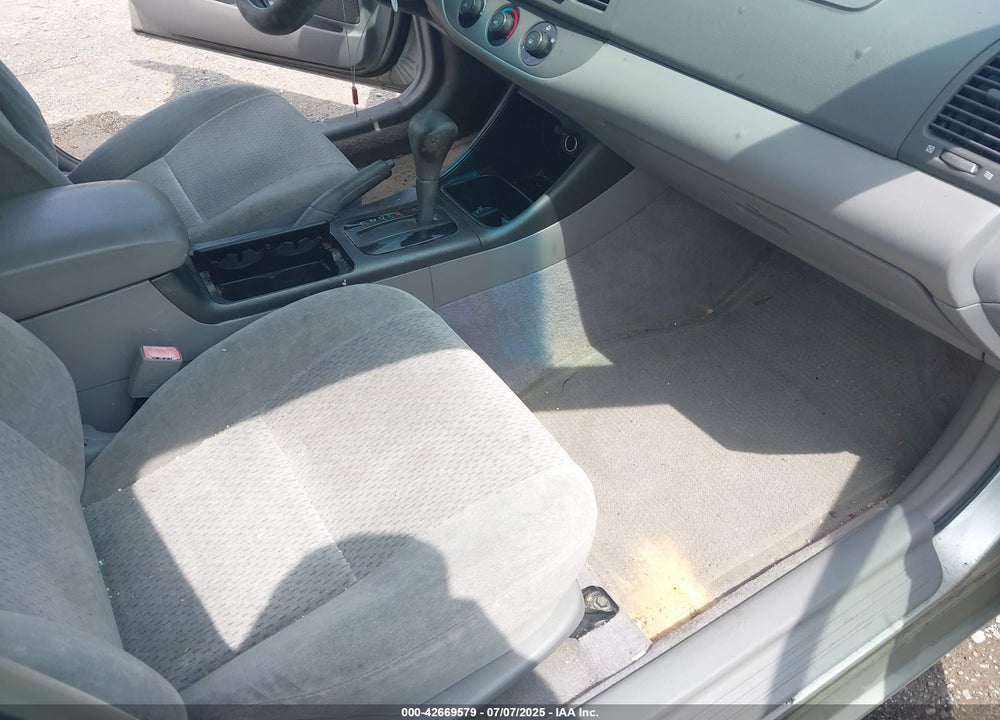 2002 TOYOTA CAMRY VIN: JTDBE30K920091821