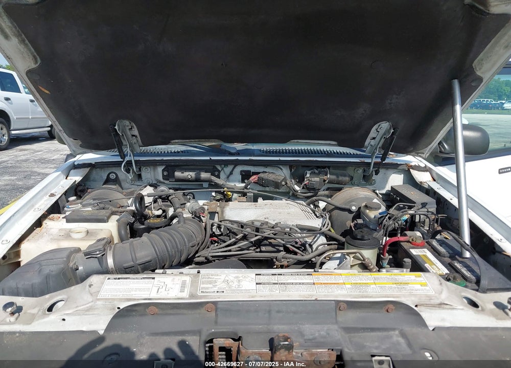 2001 FORD EXPLORER XLT VIN: 1FMZU63P51UB24634