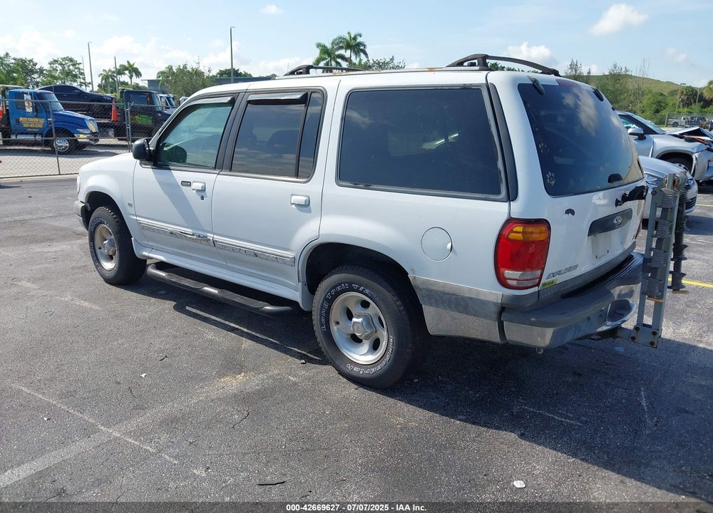 2001 FORD EXPLORER XLT VIN: 1FMZU63P51UB24634