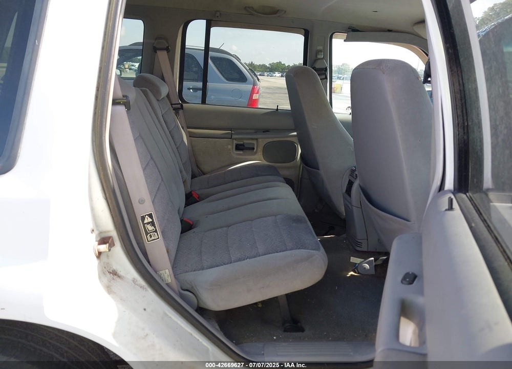 2001 FORD EXPLORER XLT VIN: 1FMZU63P51UB24634