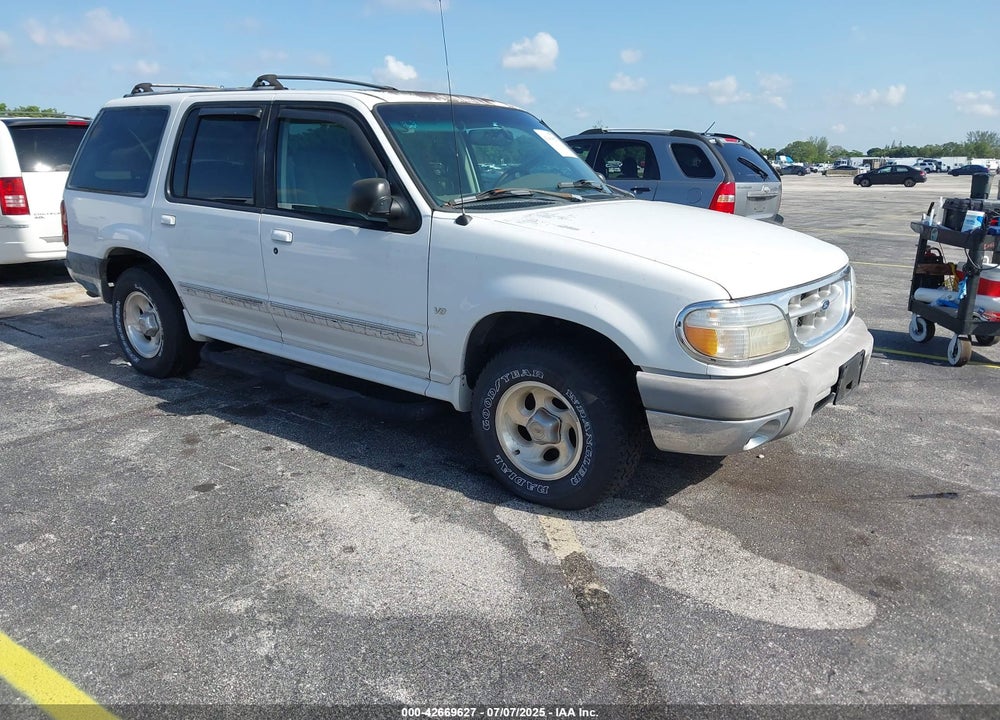 2001 FORD EXPLORER XLT VIN: 1FMZU63P51UB24634