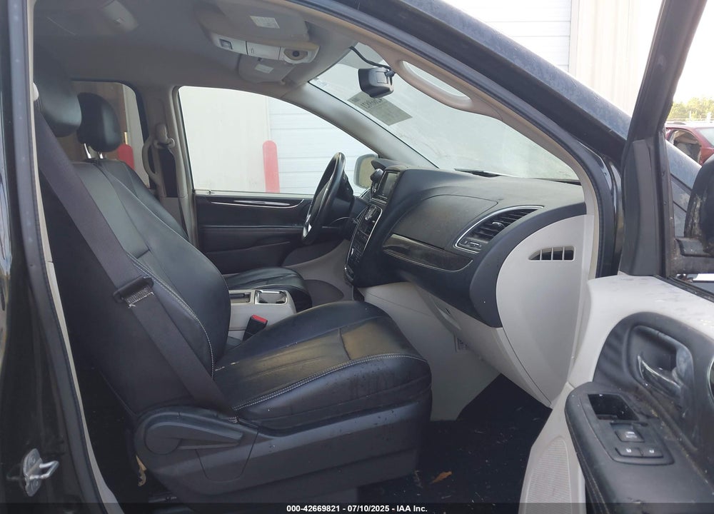 2013 CHRYSLER TOWN & COUNTRY TOURING VIN: 2C4RC1BG8DR821308