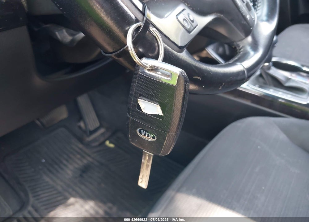 2015 KIA SORENTO VIN: 5XYKTDA64FG568023