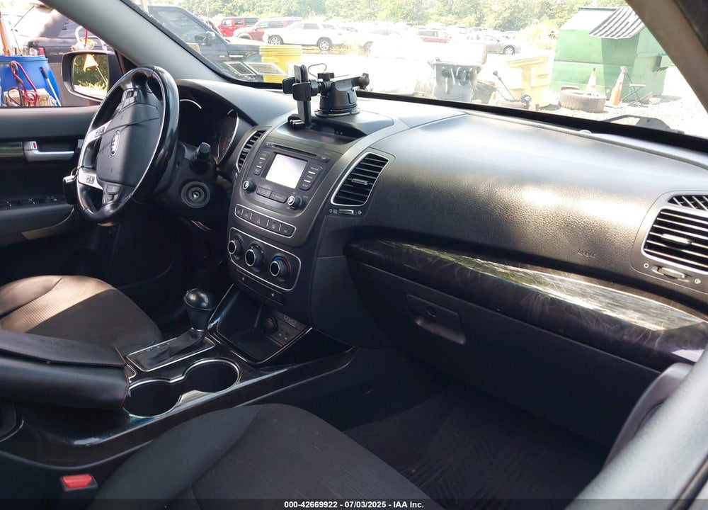 2015 KIA SORENTO VIN: 5XYKTDA64FG568023