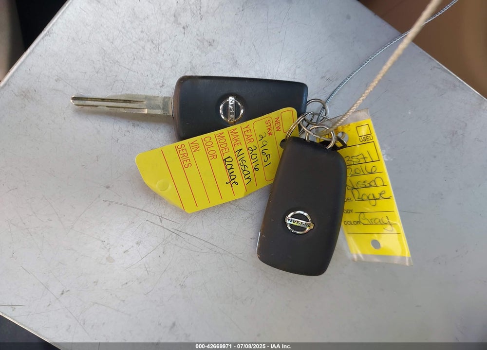 2016 NISSAN ROGUE VIN: 5N1AT2MT1GC922132