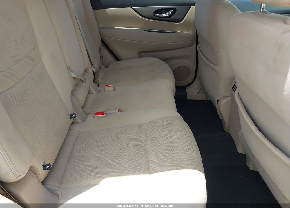 2016 NISSAN ROGUE VIN: 5N1AT2MT1GC922132