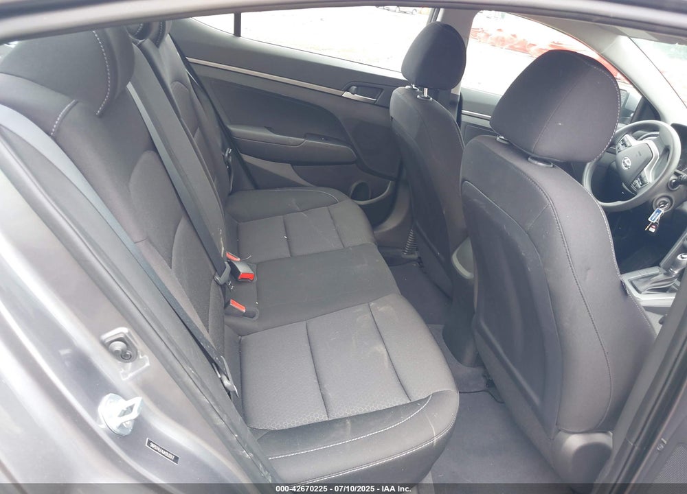2018 HYUNDAI ELANTRA VIN: 5NPD74LF4JH353317