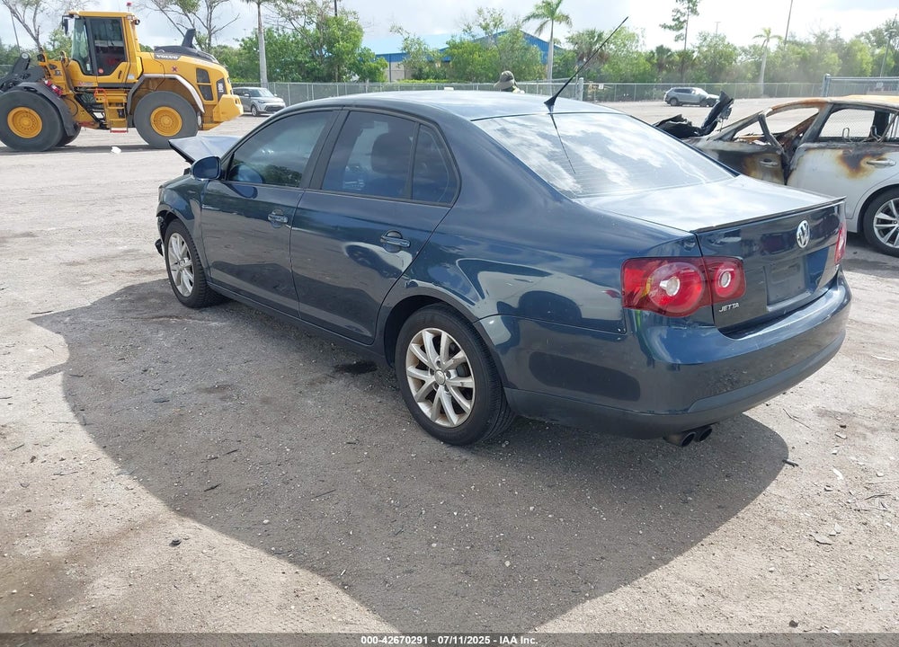 2010 VOLKSWAGEN JETTA VIN: 3VWRX7AJ4AM155780